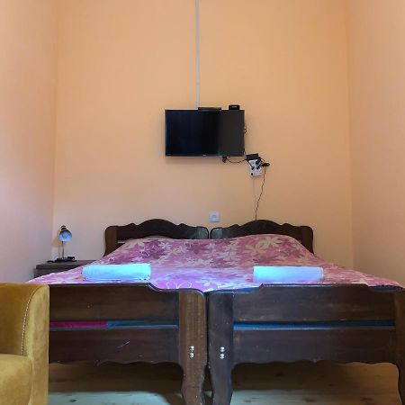 Hotel Kakhaberi Tetritskaro エクステリア 写真