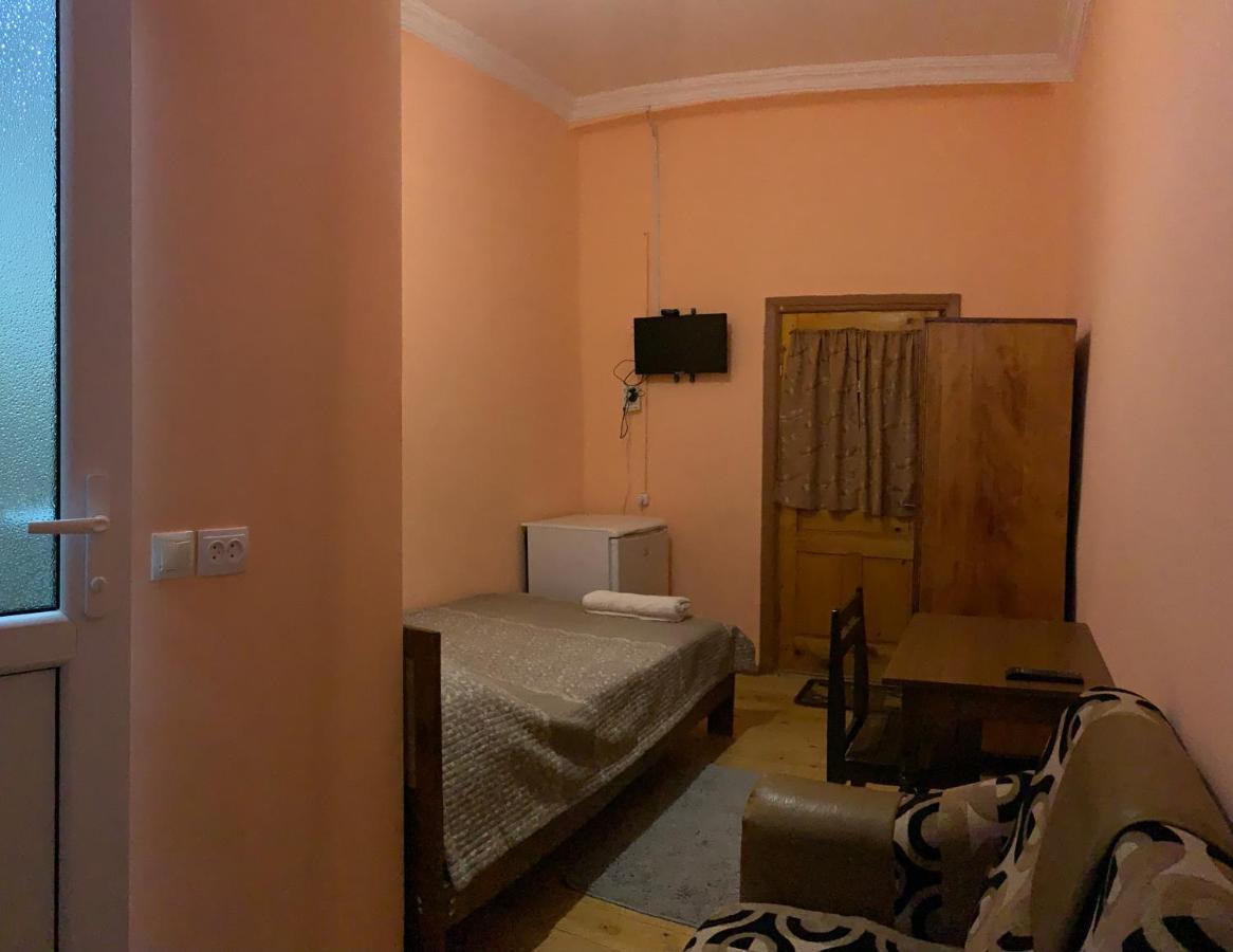 Hotel Kakhaberi Tetritskaro エクステリア 写真