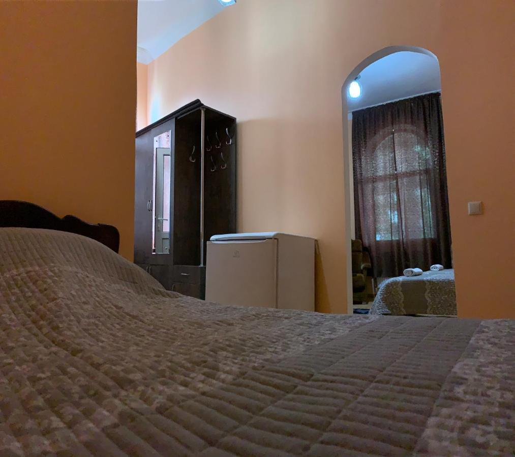 Hotel Kakhaberi Tetritskaro エクステリア 写真