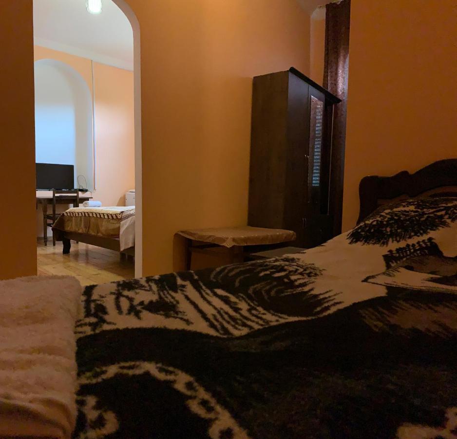 Hotel Kakhaberi Tetritskaro エクステリア 写真
