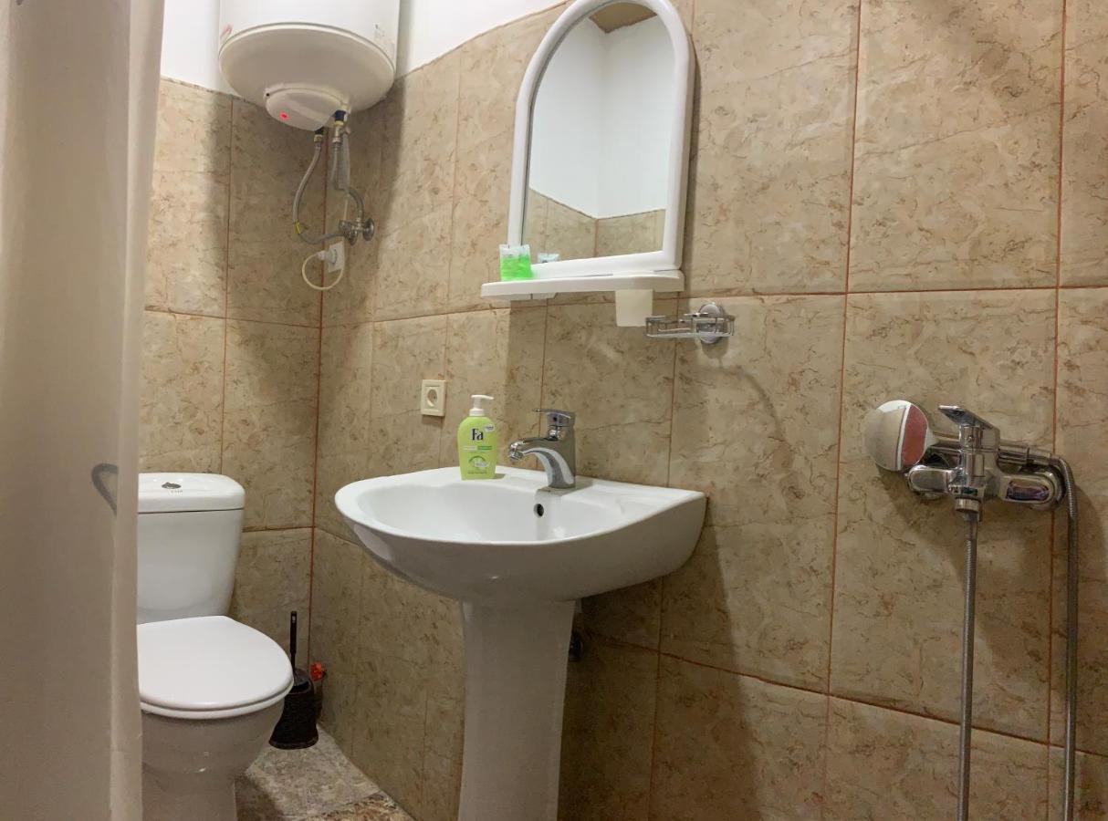 Hotel Kakhaberi Tetritskaro エクステリア 写真