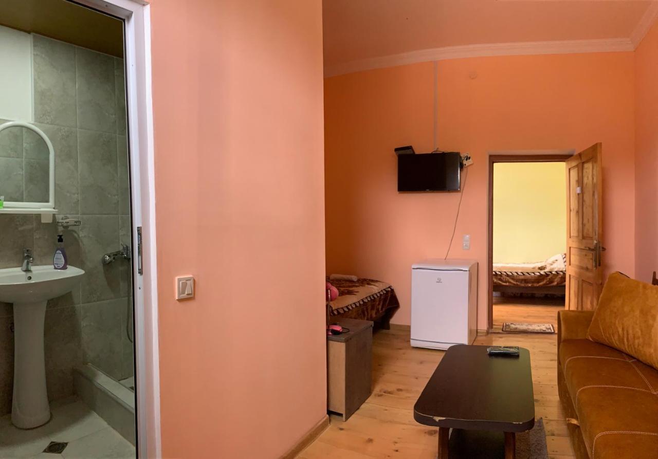 Hotel Kakhaberi Tetritskaro エクステリア 写真