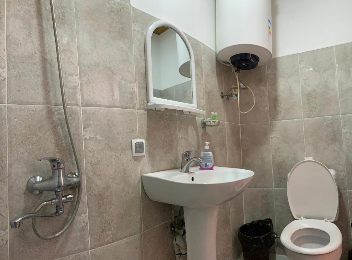 Hotel Kakhaberi Tetritskaro エクステリア 写真