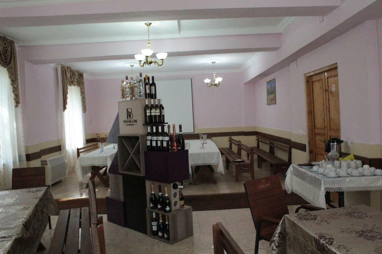 Hotel Kakhaberi Tetritskaro エクステリア 写真