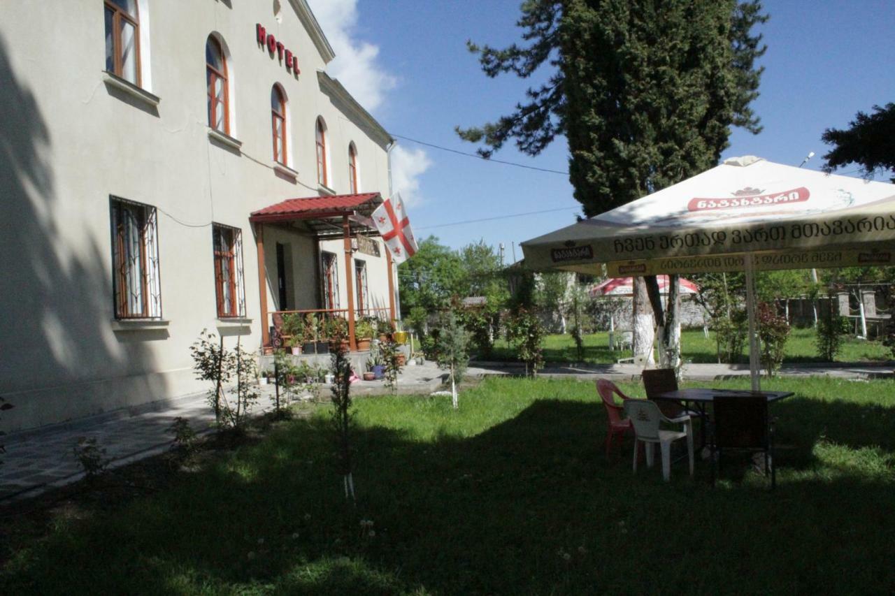 Hotel Kakhaberi Tetritskaro エクステリア 写真