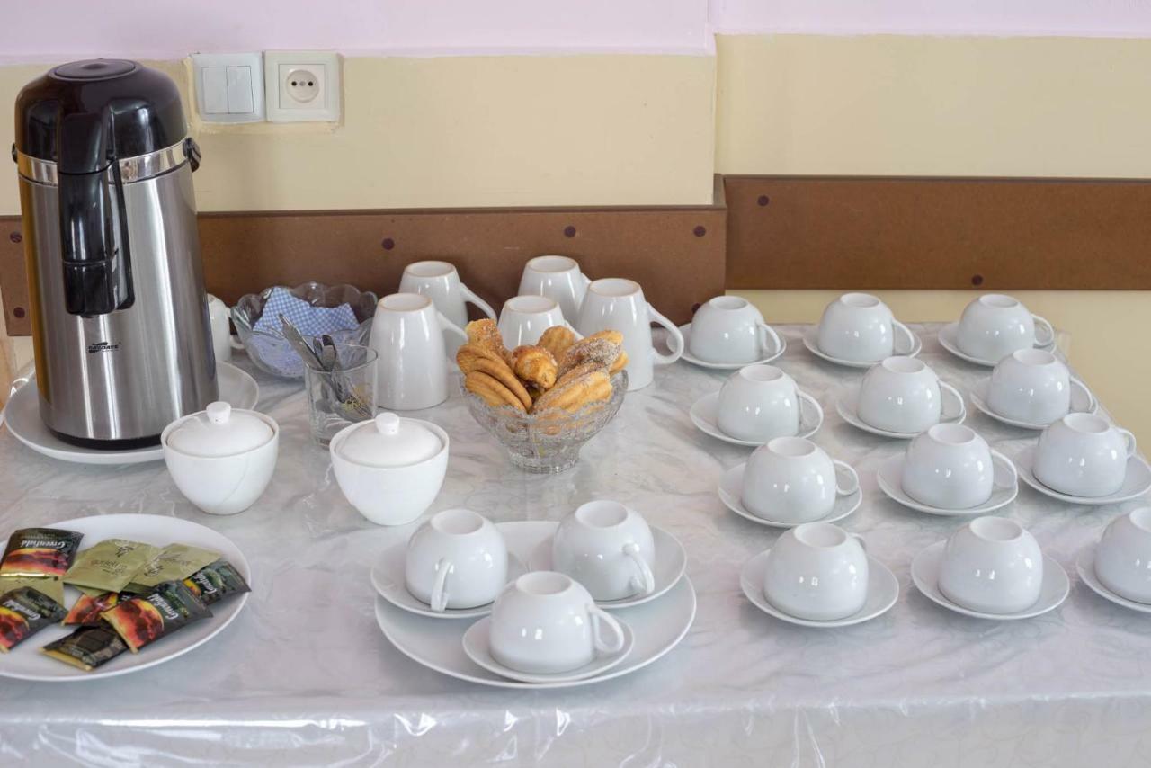 Hotel Kakhaberi Tetritskaro エクステリア 写真
