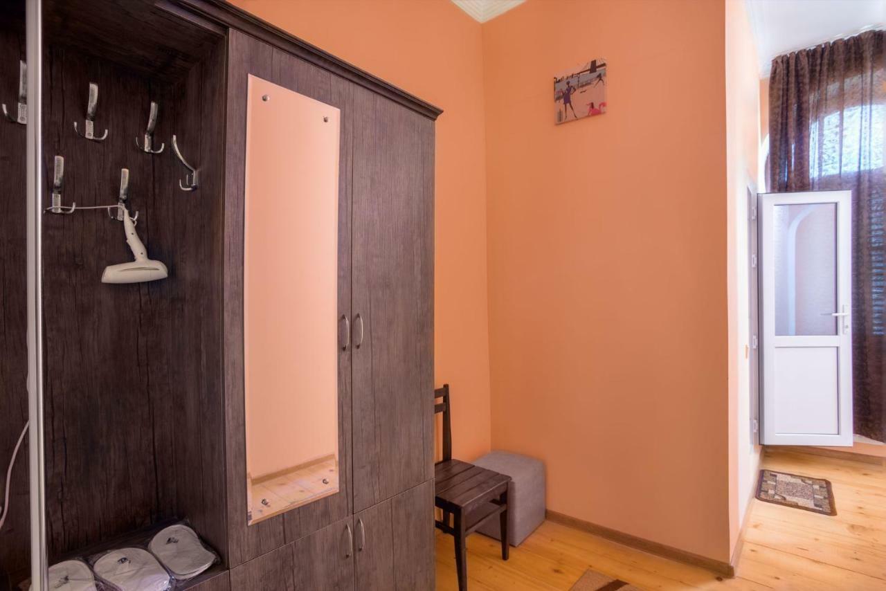 Hotel Kakhaberi Tetritskaro エクステリア 写真
