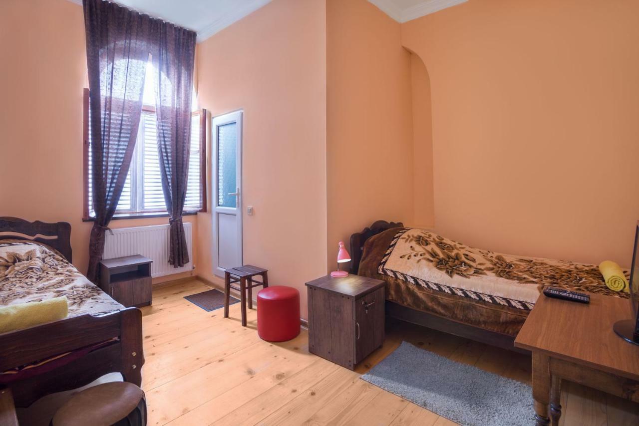 Hotel Kakhaberi Tetritskaro エクステリア 写真